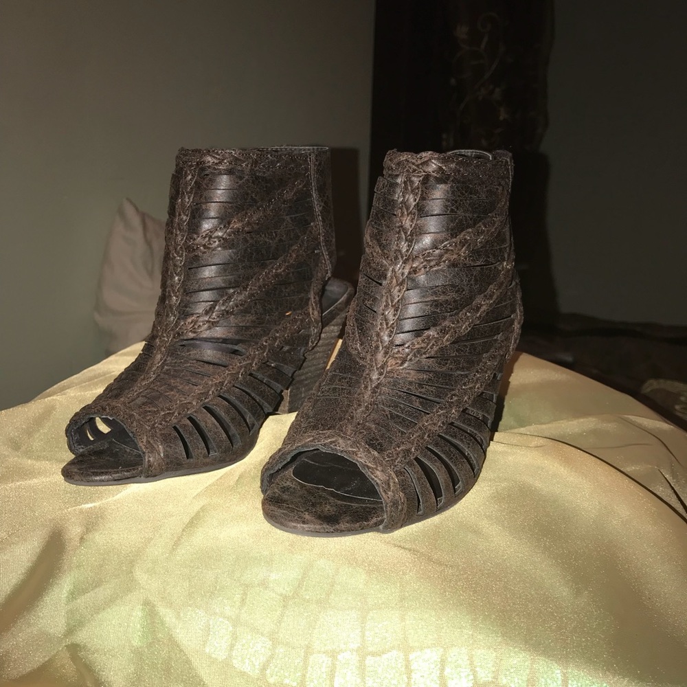 Rich brown leather open-toed heel